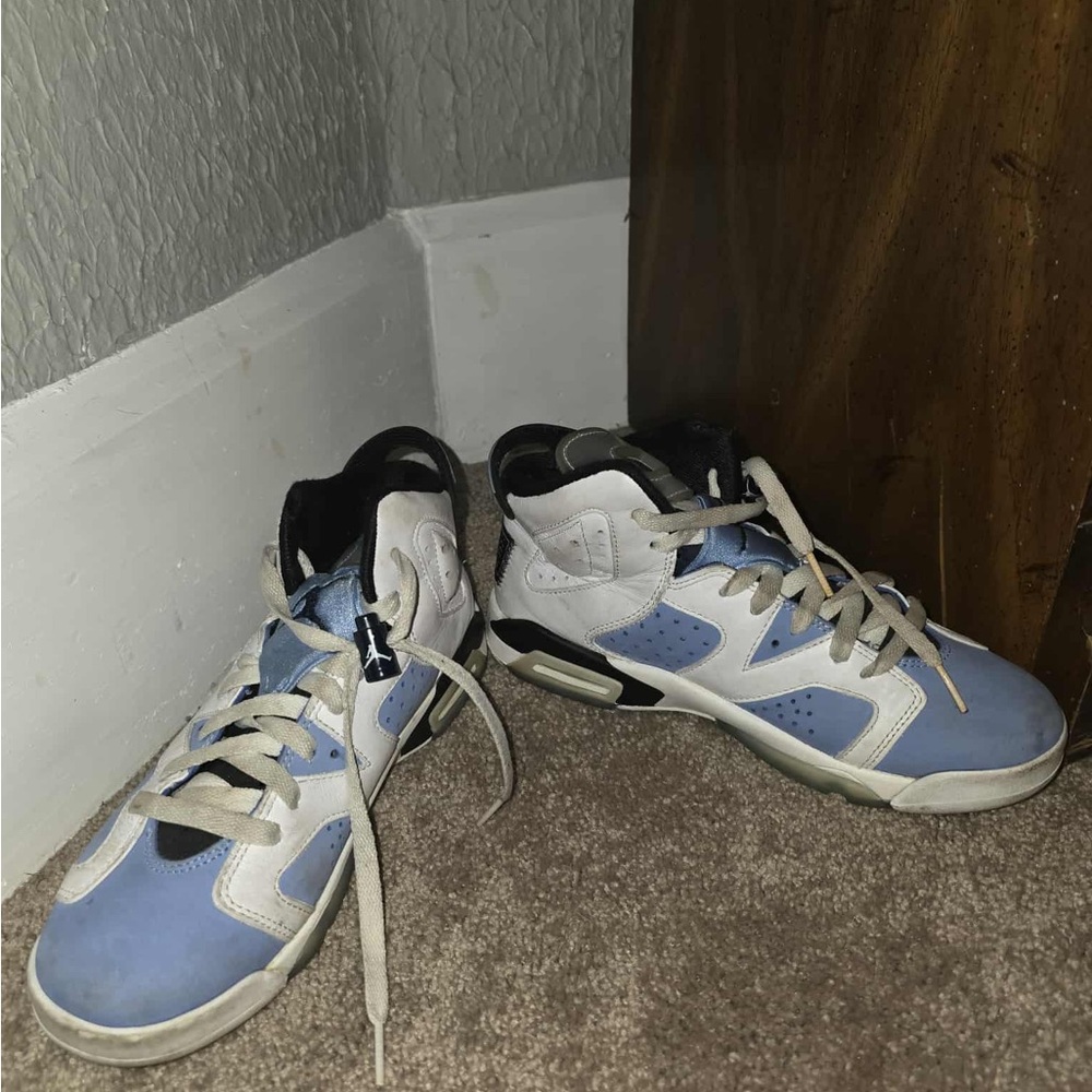 Nike Air Jordan Retro 6s in University Blue